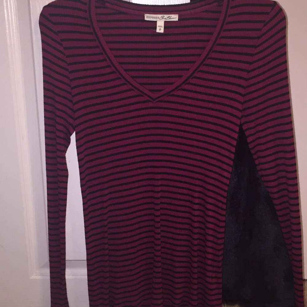 EXPRESS V-neck striped fitted long sleeve shirt